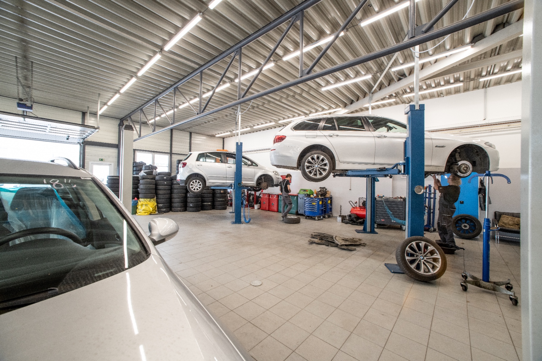 Tým mechaniků Autoservis DAN A SYN v dílně